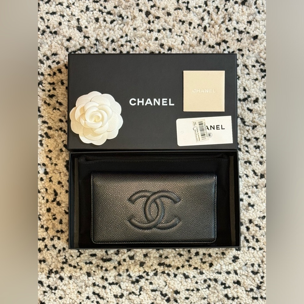CHANEL Interlocking C’s Caviar Long Wallet